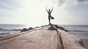 Aktive Yoga Pause im Büro 